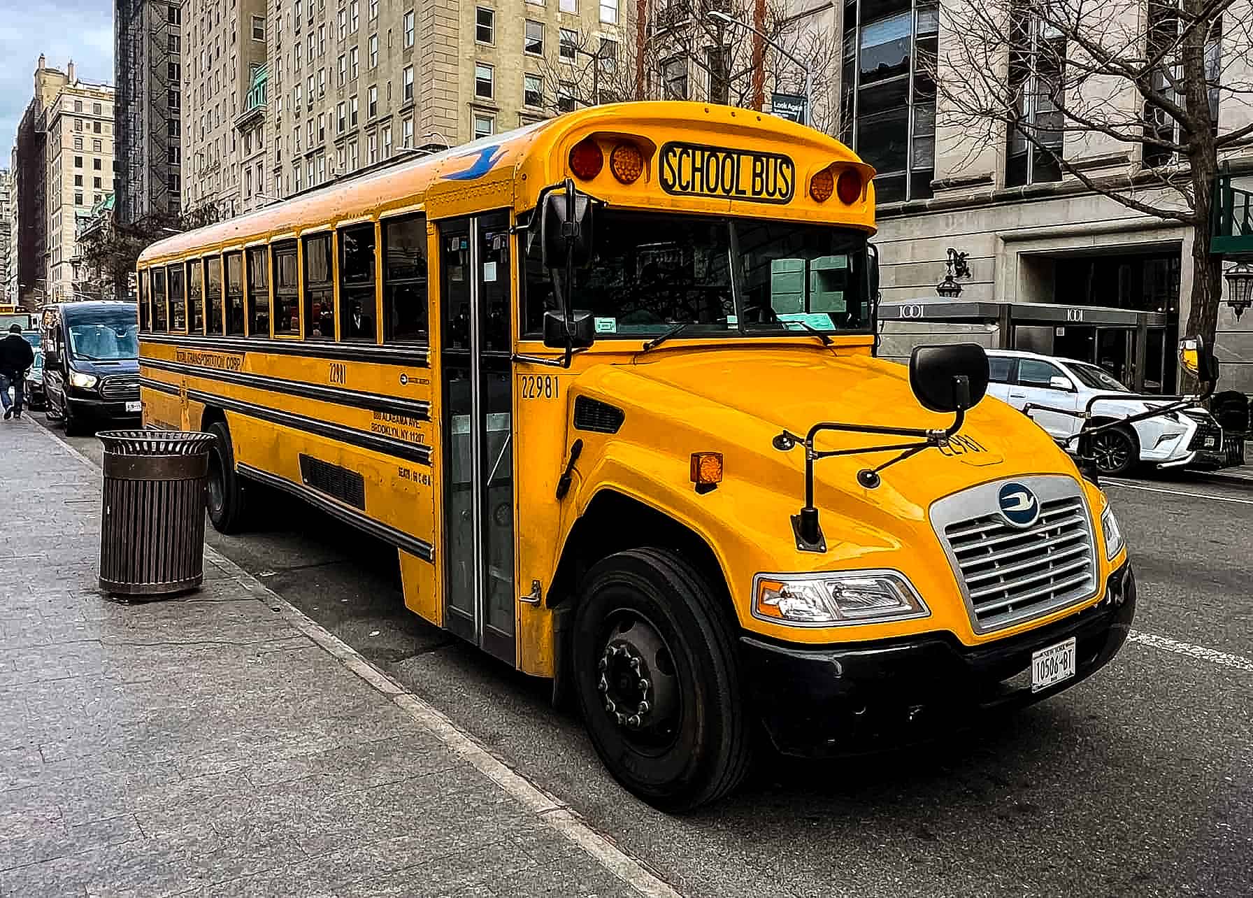 New York City in Winter - A Guide to Visiting New York City in Winter School bus in front of the Metropolitan Museum of Art in New York City, USA.