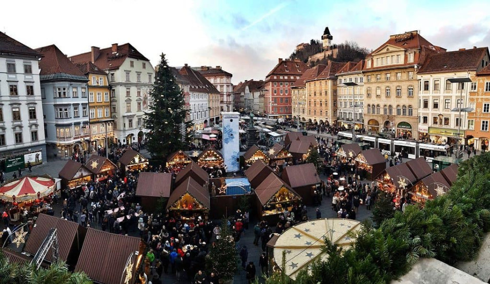 Christkindlmarkt on Hauptplatz in Graz, Austria.